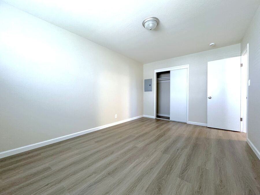 170 Stoakes Ave #09 - Photo 7 of 12