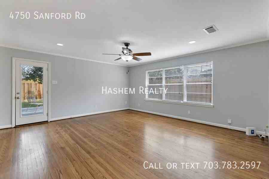 4750 Sanford Rd - Photo 4 of 15