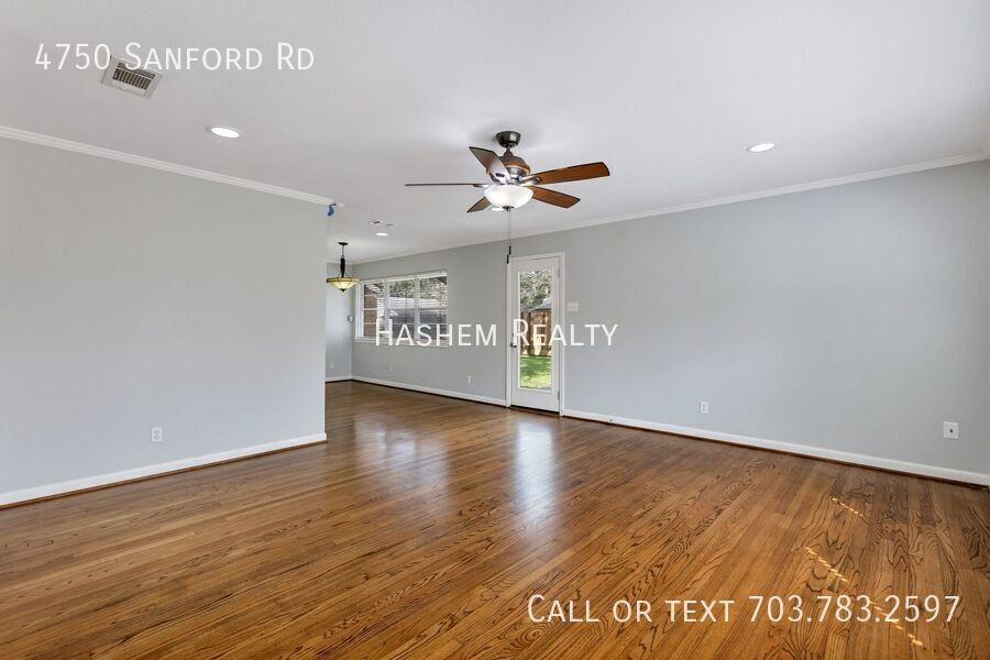 4750 Sanford Rd - Photo 5 of 15