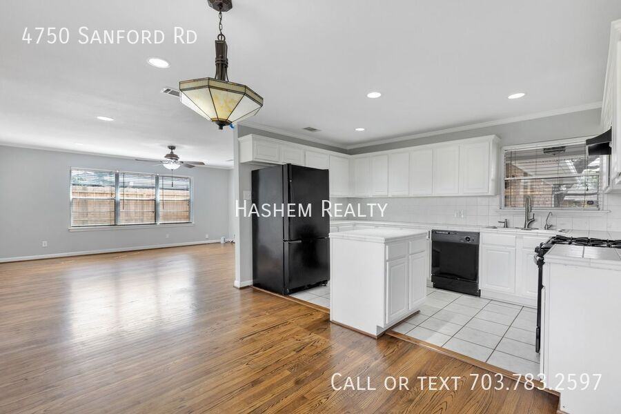 4750 Sanford Rd - Photo 6 of 15