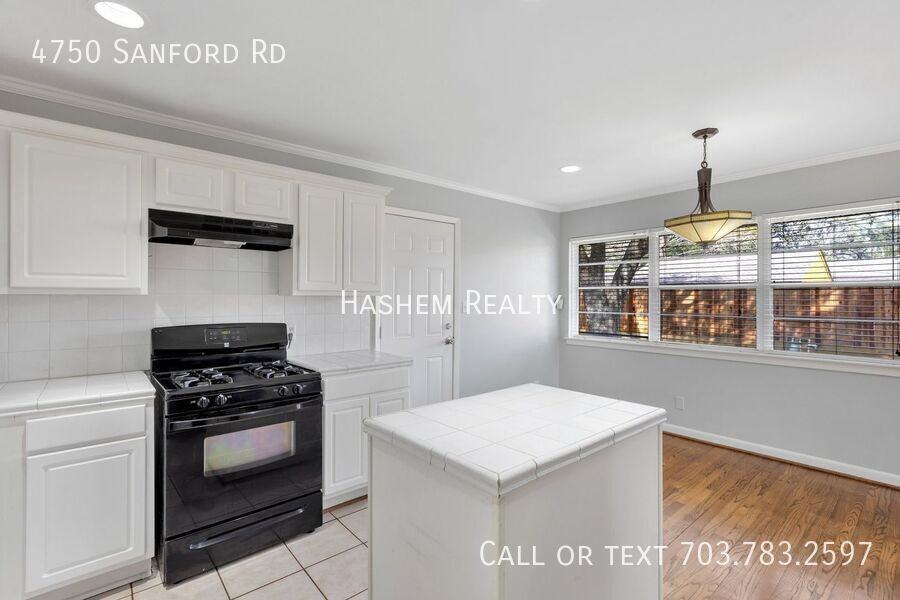 4750 Sanford Rd - Photo 7 of 15