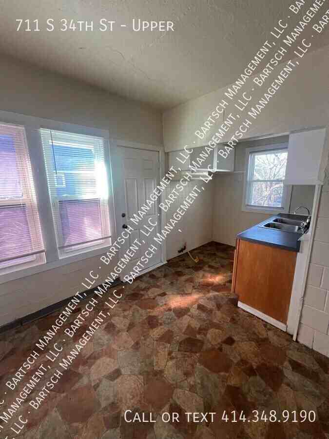 711 S 34th St Uppr - Photo 5 of 9