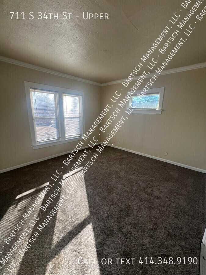 711 S 34th St Uppr - Photo 7 of 9