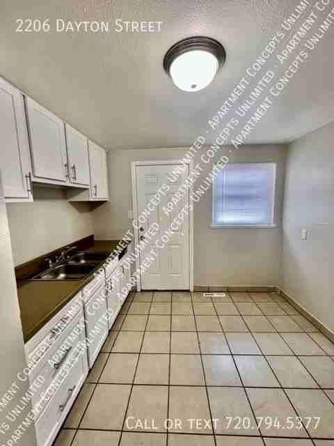 2206 Dayton St - Photo 5 of 8