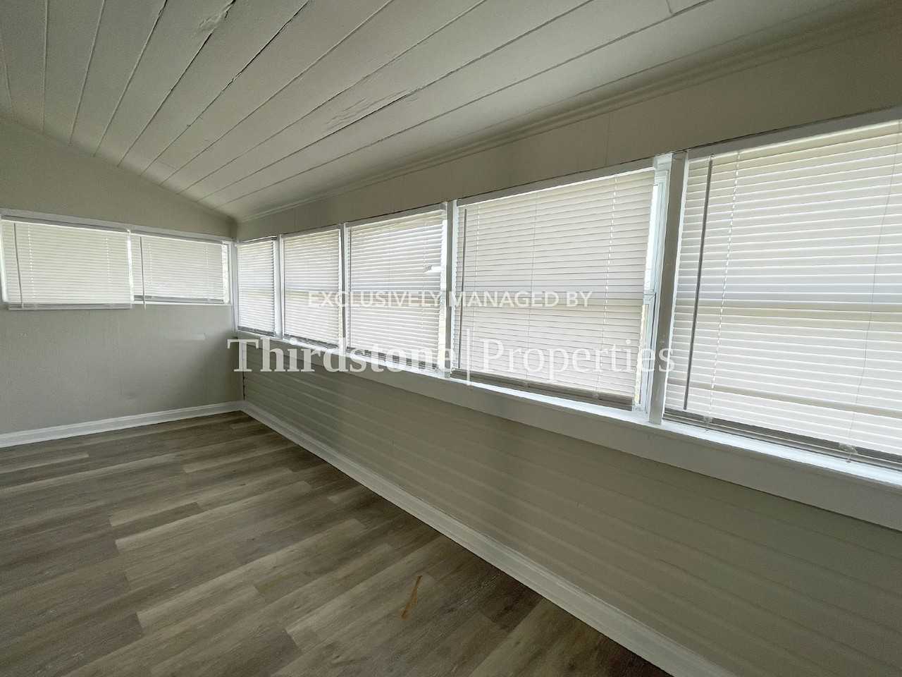 318 E 19th St - Photo 4 of 21
