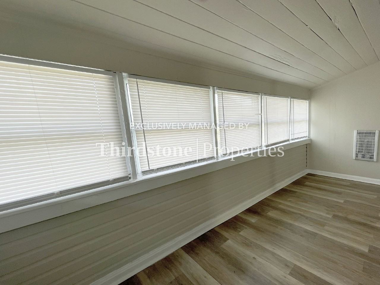 318 E 19th St - Photo 5 of 21