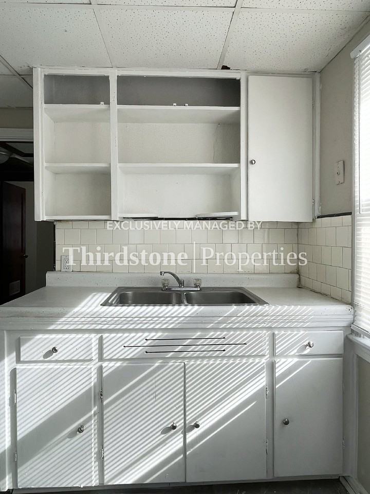318 E 19th St - Photo 6 of 21