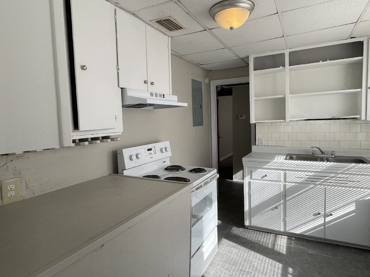 318 E 19th St - Photo 7 of 21
