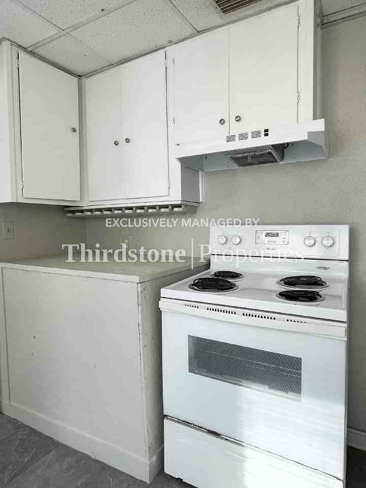 318 E 19th St - Photo 4 of 22