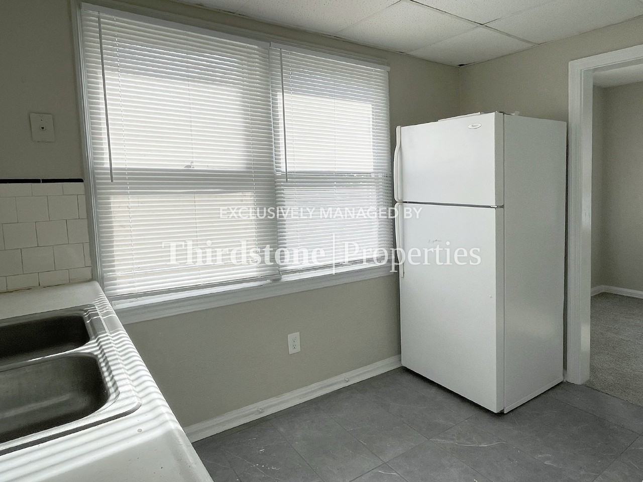 318 E 19th St - Photo 6 of 22