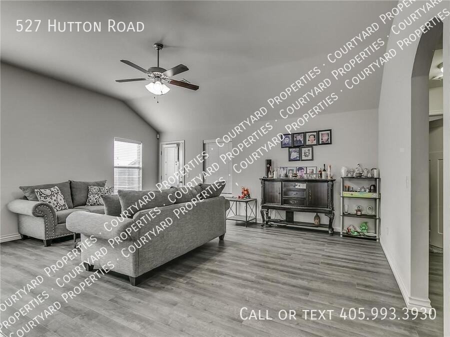 527 Hutton Rd - Photo 7 of 30