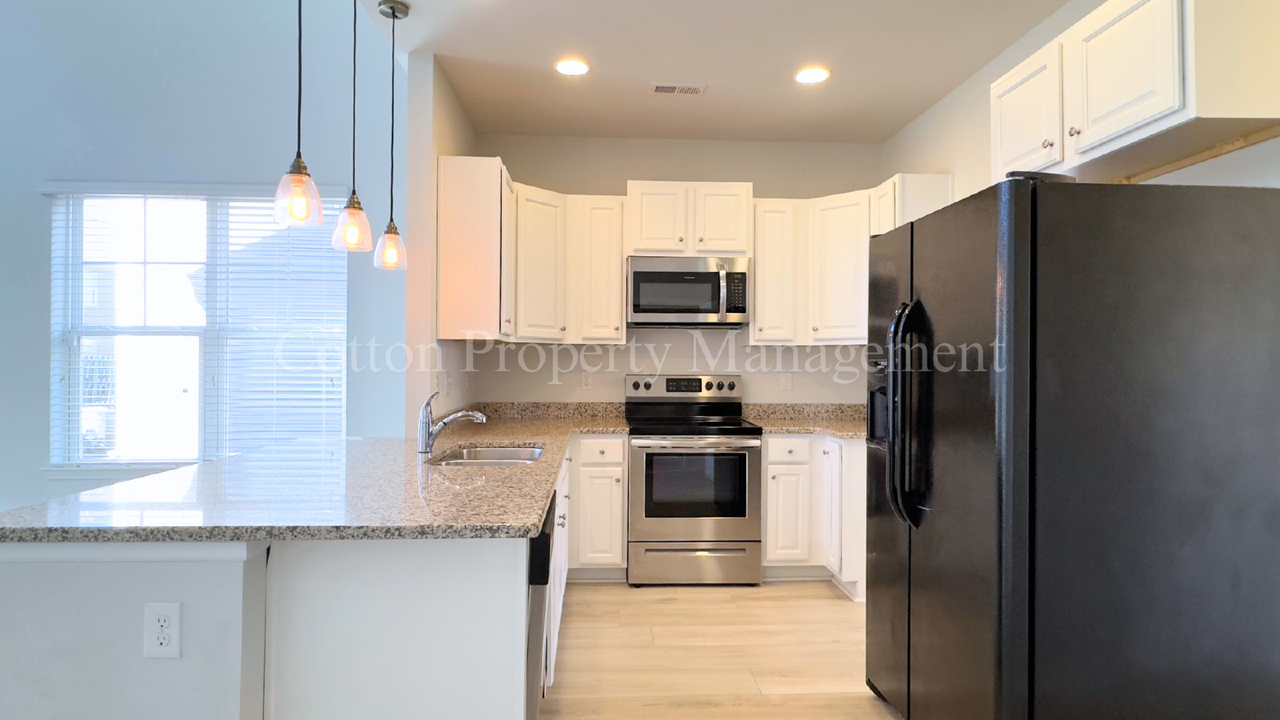 7313 Chipley Dr - Photo 3 of 39