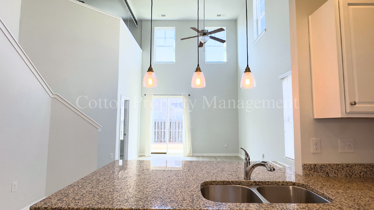 7313 Chipley Dr - Photo 4 of 39