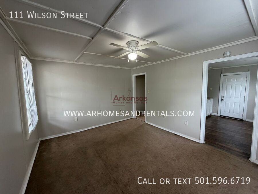 111 Wilson St - Photo 3 of 11