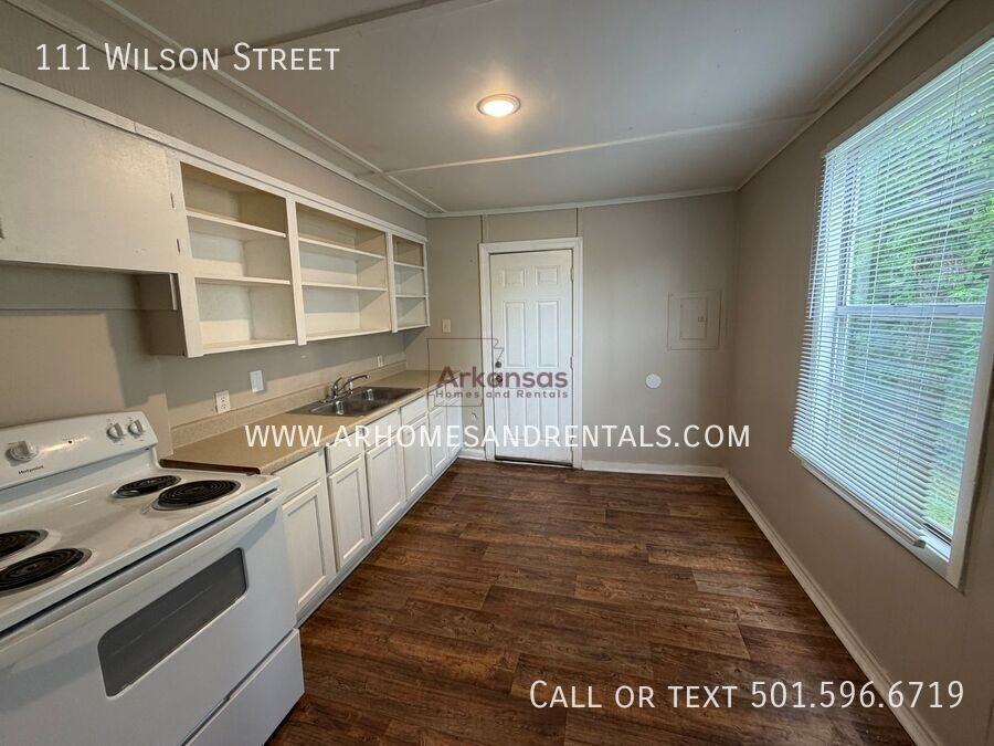 111 Wilson St - Photo 4 of 11