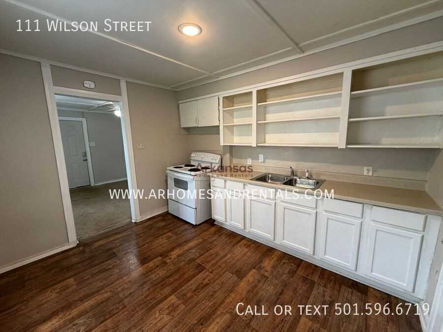 111 Wilson St - Photo 5 of 11