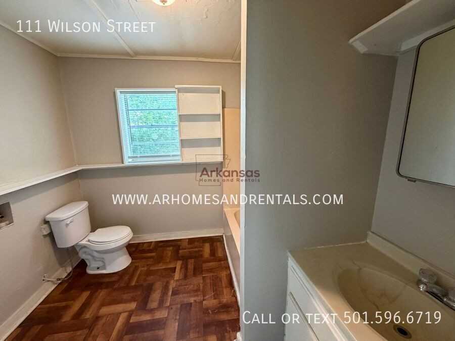 111 Wilson St - Photo 6 of 11