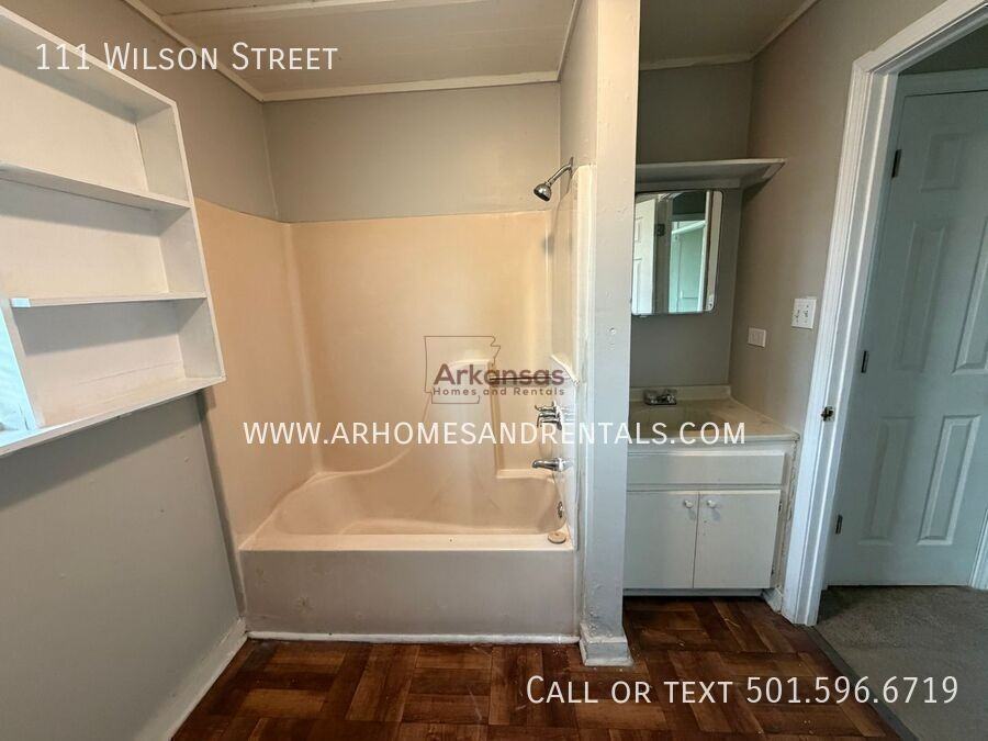 111 Wilson St - Photo 7 of 11