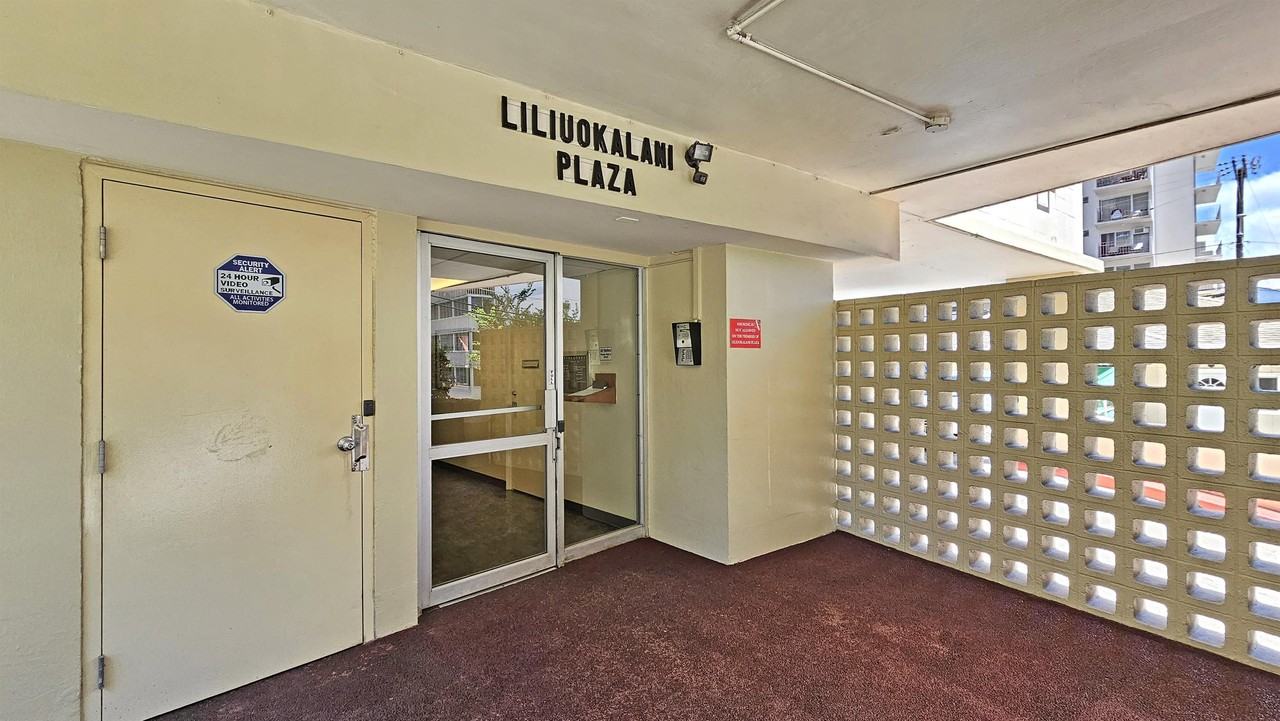 222 Liliuokalani Ave #1403 - Photo 3 of 30