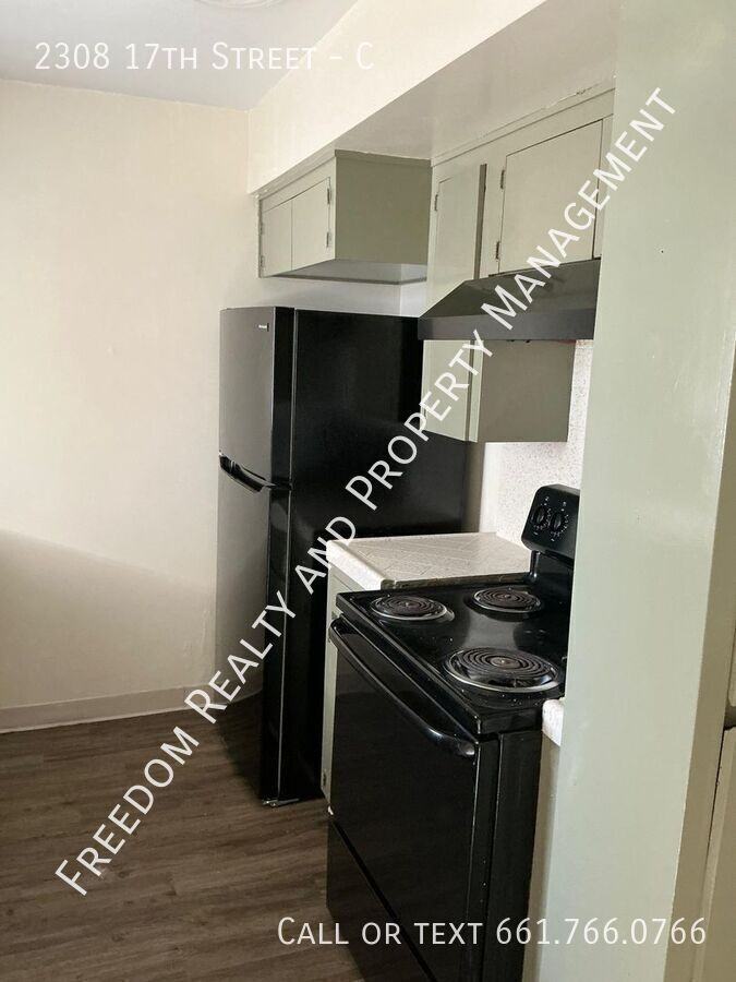 2308 17th St #C - Photo 2 of 11