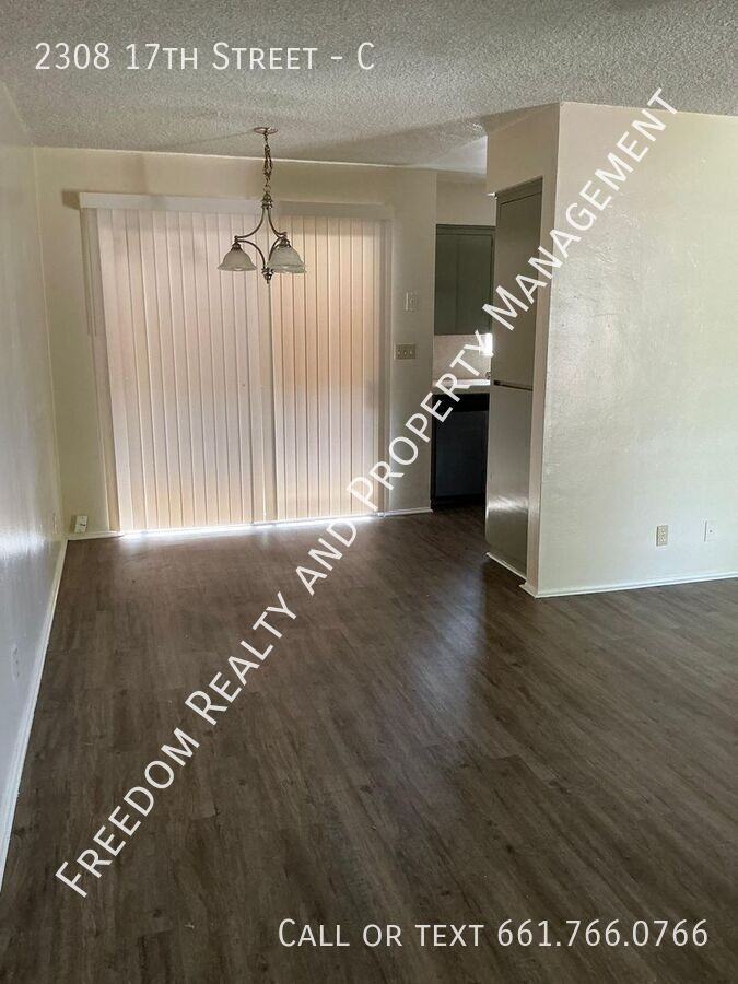 2308 17th St #C - Photo 4 of 11