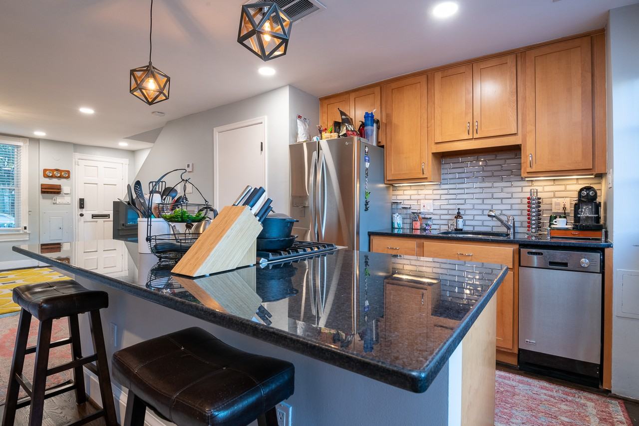 209 17th St Se - Photo 6 of 20