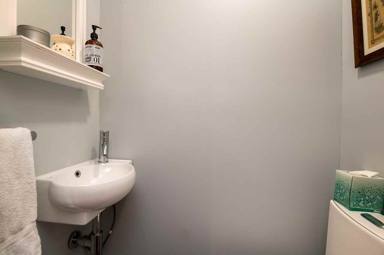 209 17th St Se - Photo 7 of 20