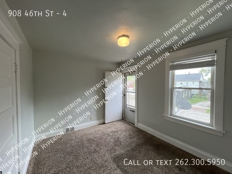 908 46th St #4 - Photo 2 of 14