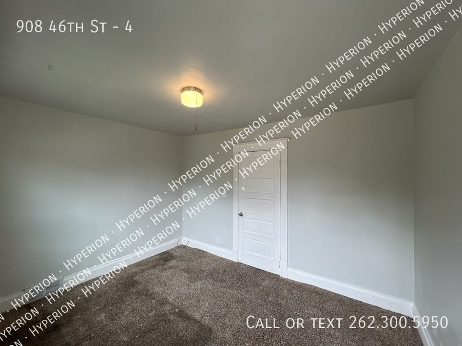 908 46th St #4 - Photo 3 of 14