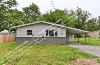 512 N Mahn Ave - Photo 1 of 1