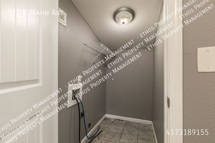 512 N Mahn Ave - Photo 6 of 12