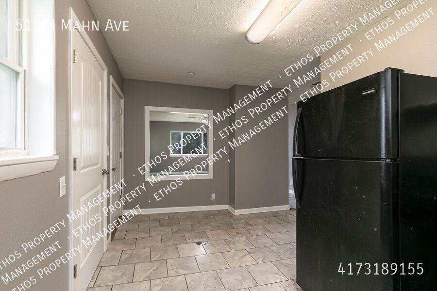 512 N Mahn Ave - Photo 5 of 12