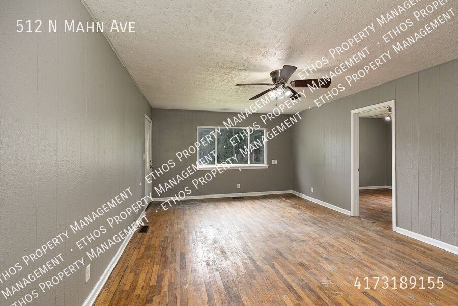 512 N Mahn Ave - Photo 4 of 12