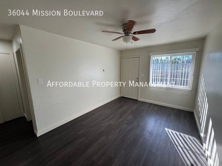 36044 Mission Blvd - Photo 2 of 12