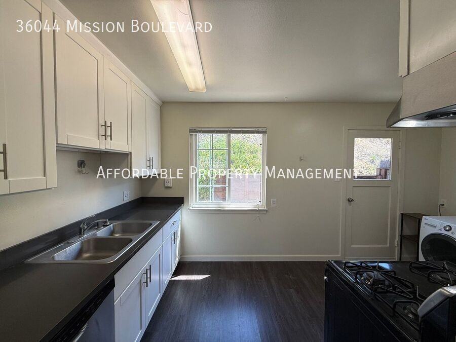 36044 Mission Blvd - Photo 6 of 12