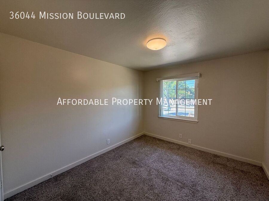 36044 Mission Blvd - Photo 7 of 12