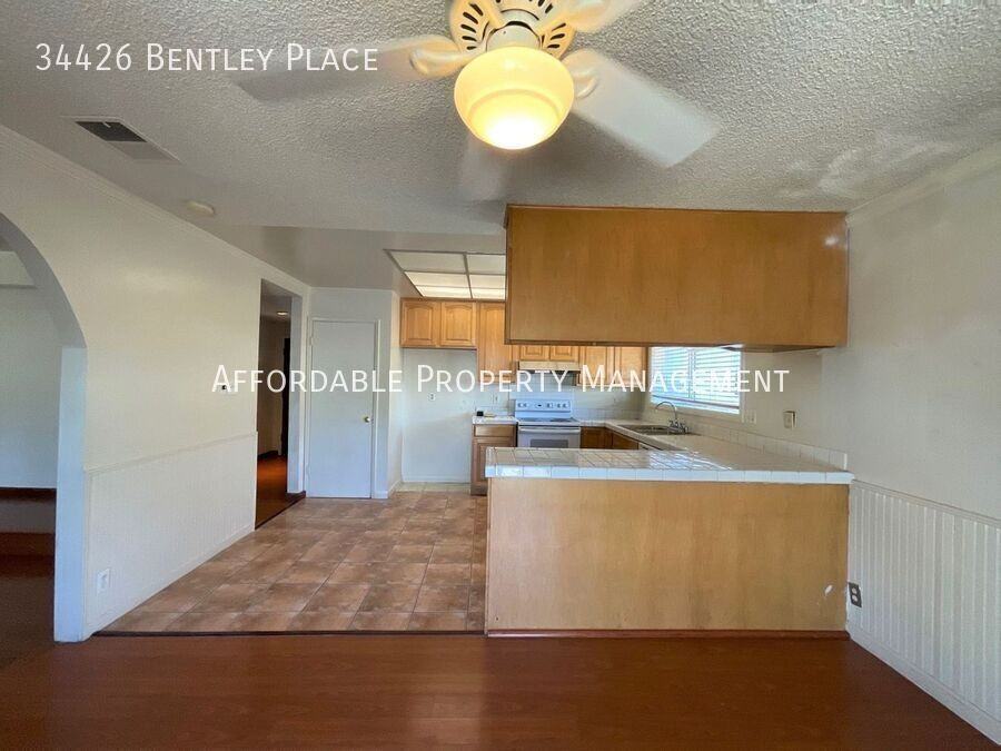 34426 Bentley Pl - Photo 2 of 15