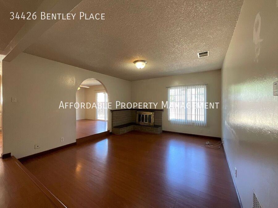 34426 Bentley Pl - Photo 4 of 15