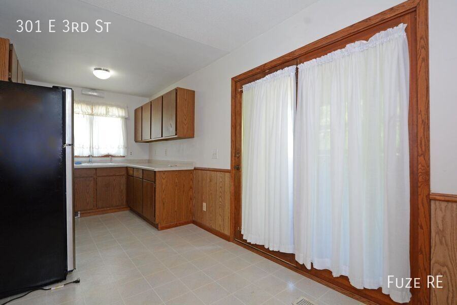 301 E 3rd St - Photo 4 of 15