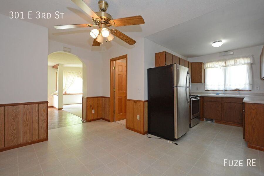 301 E 3rd St - Photo 5 of 15