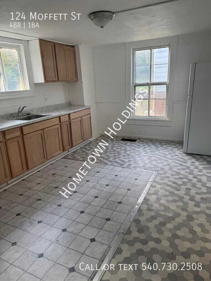 124 Moffett St - Photo 6 of 8