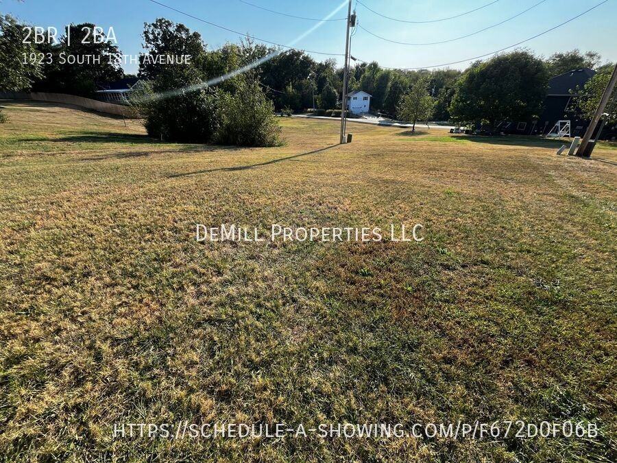 1923 S 18th Ave - Photo 3 of 17