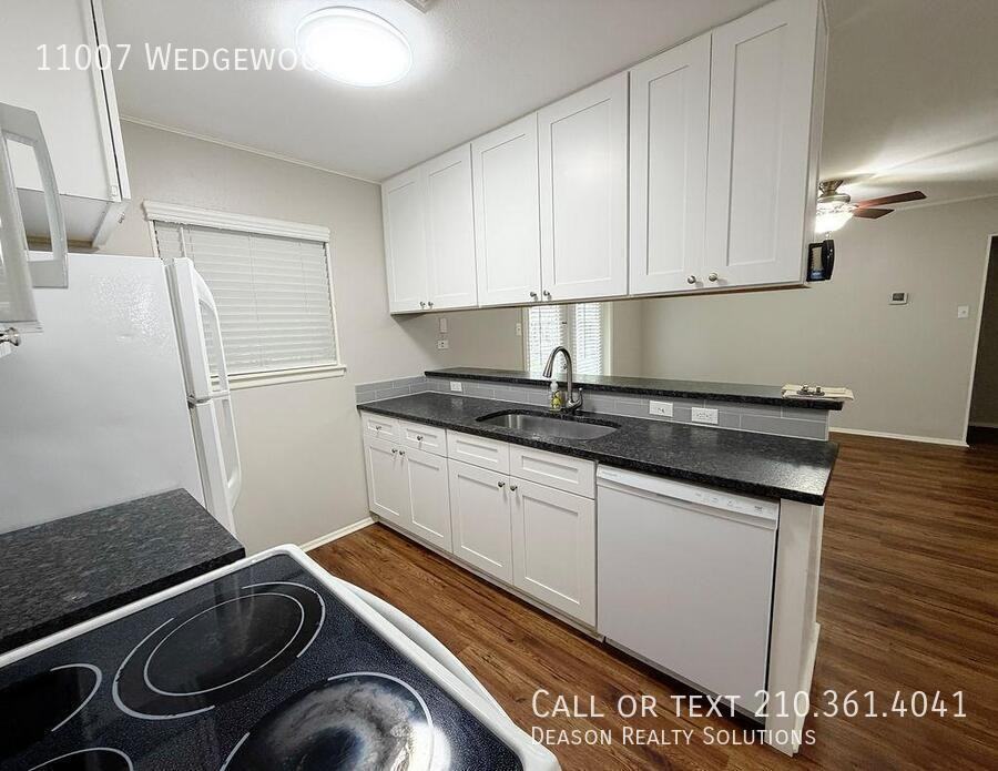 11007 Wedgewood Dr - Photo 5 of 30