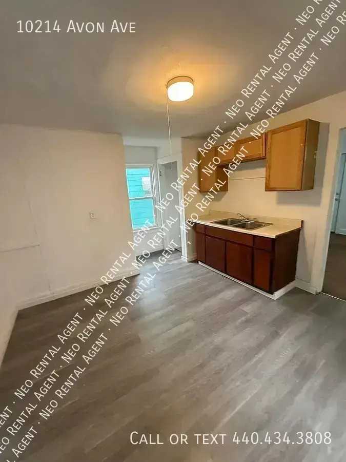 10214 Avon Ave - Photo 3 of 11