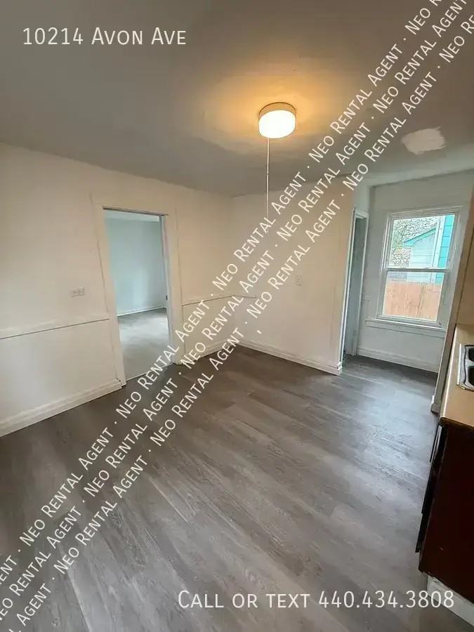10214 Avon Ave - Photo 4 of 11