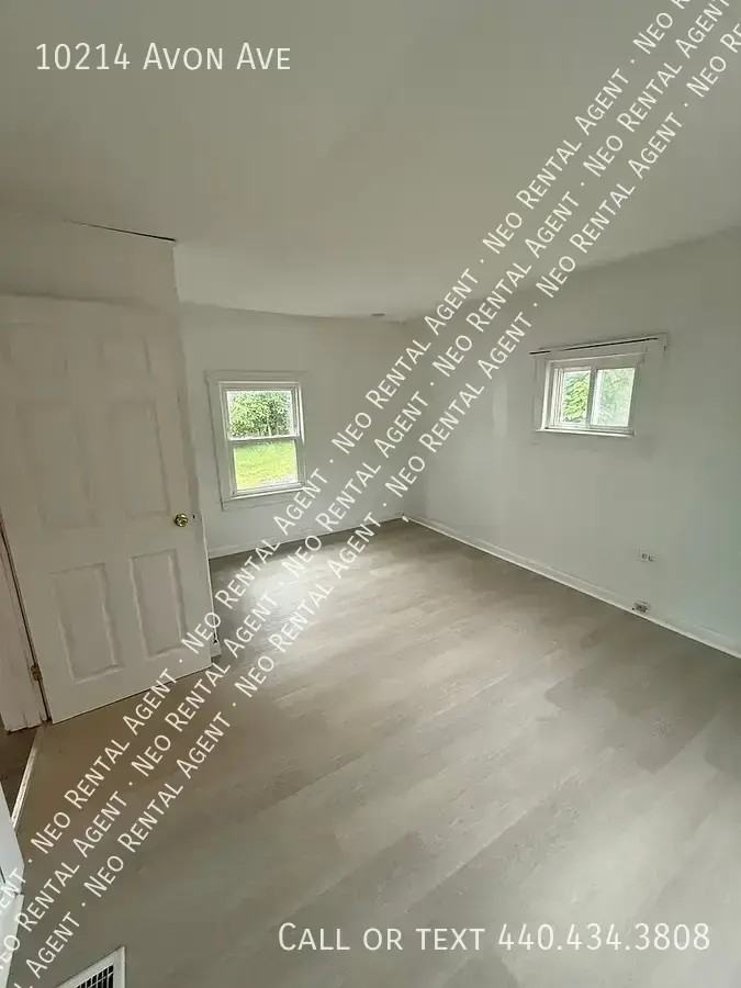 10214 Avon Ave - Photo 5 of 11
