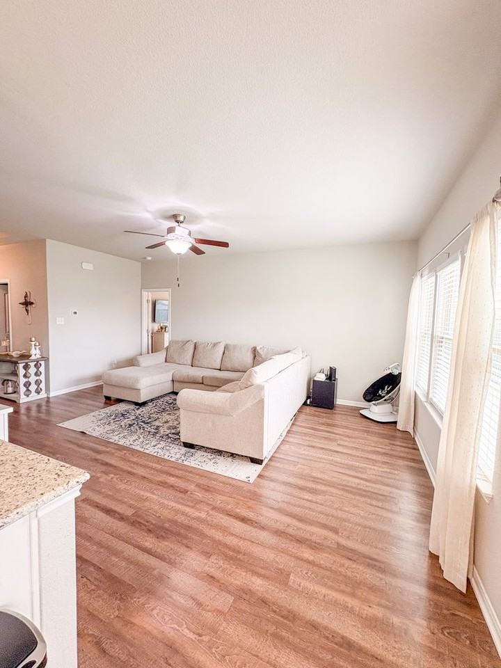 7507 Park Mdw - Photo 3 of 9