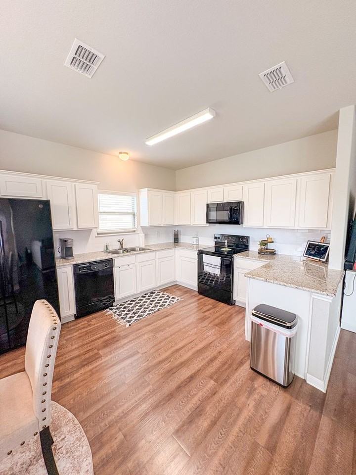 7507 Park Mdw - Photo 4 of 9