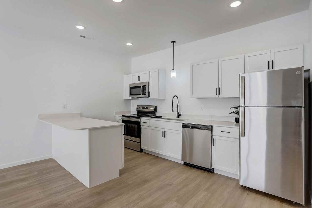 202 Parkview Dr #202 - Photo 3 of 50