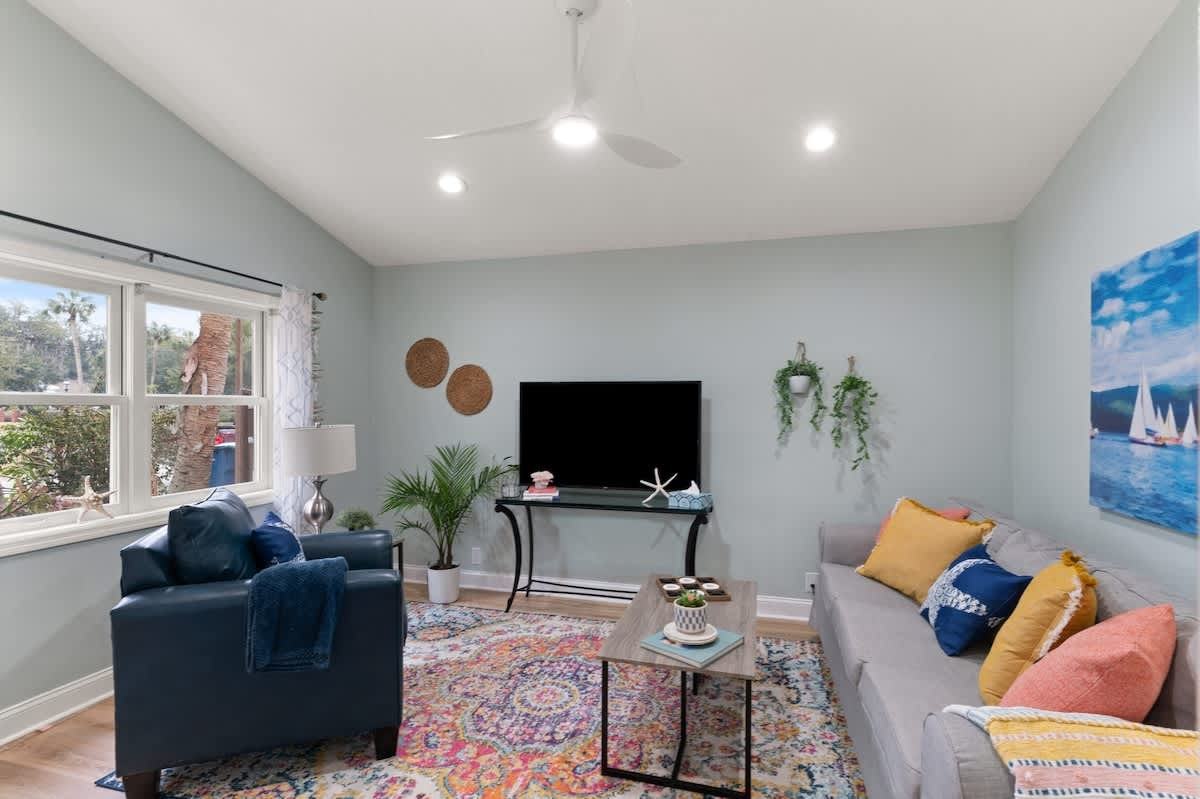 1105 Grant St - Photo 2 of 16